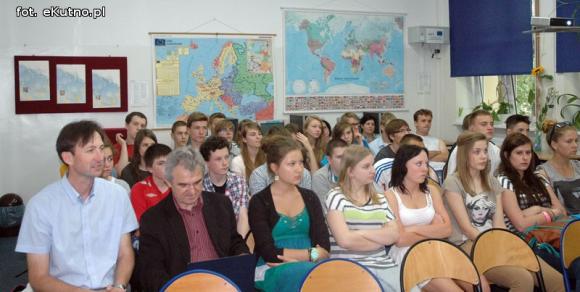 Kochaj i rób, co chcesz, los polskich partii i młoda krew w polityce. Projekt Olgi Jóźwiak