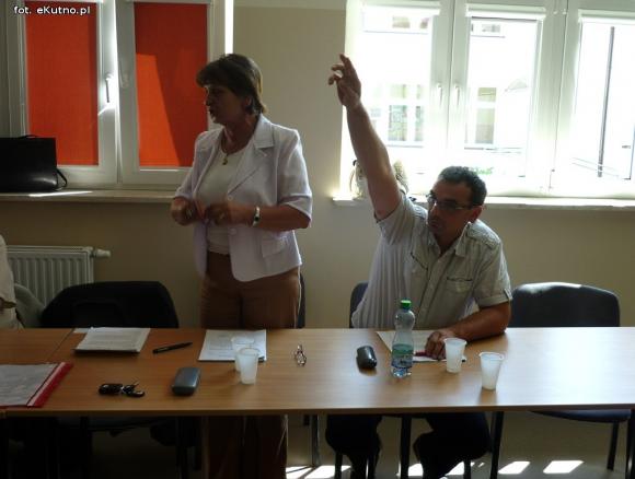 Absolutorium dla burmistrz Herman bez cienia sprzeciwu. Dziwne głosowanie nad wyborem wiceprzewodniczącego rady. Większość głosów... nieważna!