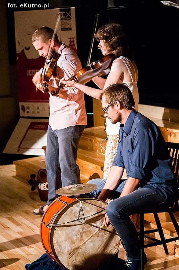 Festiwal rozpoczęty na okręcie poezji. Za oknem Bóg, honor i ojczyzna