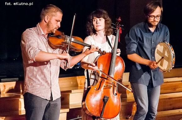 Festiwal rozpoczęty na okręcie poezji. Za oknem Bóg, honor i ojczyzna