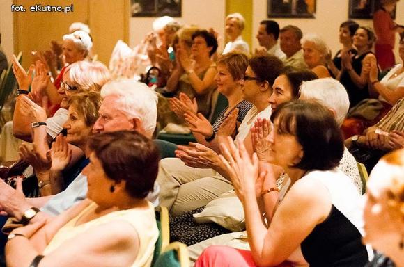 Festiwal rozpoczęty na okręcie poezji. Za oknem Bóg, honor i ojczyzna