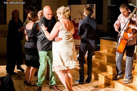 Festiwal rozpoczęty na okręcie poezji. Za oknem Bóg, honor i ojczyzna