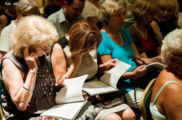 Festiwal rozpoczęty na okręcie poezji. Za oknem Bóg, honor i ojczyzna