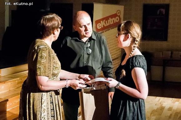 Festiwal rozpoczęty na okręcie poezji. Za oknem Bóg, honor i ojczyzna