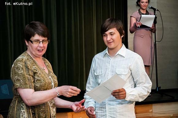 Festiwal rozpoczęty na okręcie poezji. Za oknem Bóg, honor i ojczyzna