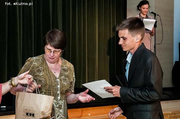 Festiwal rozpoczęty na okręcie poezji. Za oknem Bóg, honor i ojczyzna