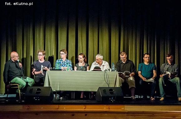 Festiwal rozpoczęty na okręcie poezji. Za oknem Bóg, honor i ojczyzna