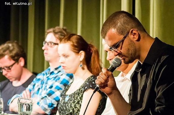 Festiwal rozpoczęty na okręcie poezji. Za oknem Bóg, honor i ojczyzna