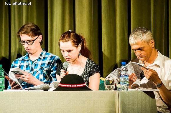 Festiwal rozpoczęty na okręcie poezji. Za oknem Bóg, honor i ojczyzna