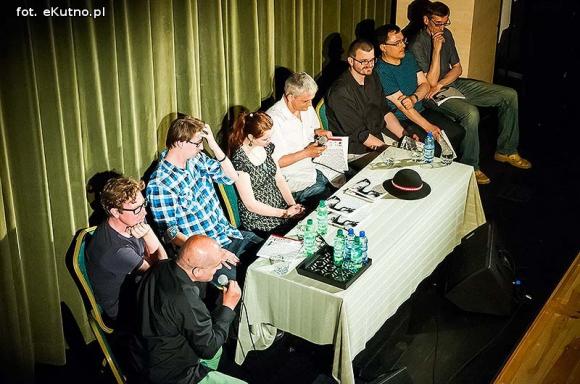 Festiwal rozpoczęty na okręcie poezji. Za oknem Bóg, honor i ojczyzna