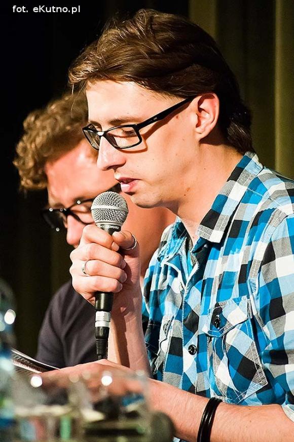 Festiwal rozpoczęty na okręcie poezji. Za oknem Bóg, honor i ojczyzna