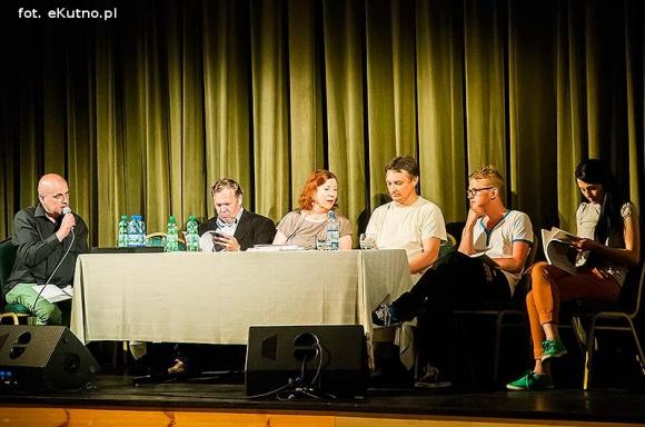 Festiwal rozpoczęty na okręcie poezji. Za oknem Bóg, honor i ojczyzna