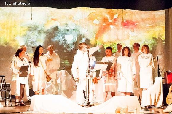 Festiwalowe koncerty. Latające gruszki, moja wina i trupy