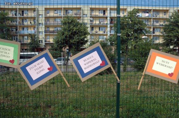 Noc profilaktyki. Happening, mecz i koncert