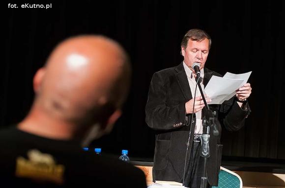 Wejdź pomiędzy - w środek - w miejsce, które czeka na wyobraźnię czytelnika