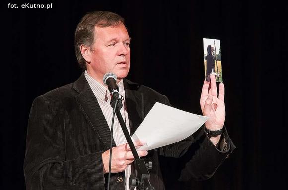 Wejdź pomiędzy - w środek - w miejsce, które czeka na wyobraźnię czytelnika