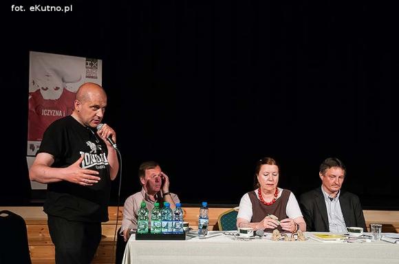 Wejdź pomiędzy - w środek - w miejsce, które czeka na wyobraźnię czytelnika