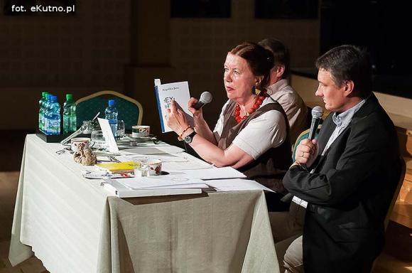 Wejdź pomiędzy - w środek - w miejsce, które czeka na wyobraźnię czytelnika