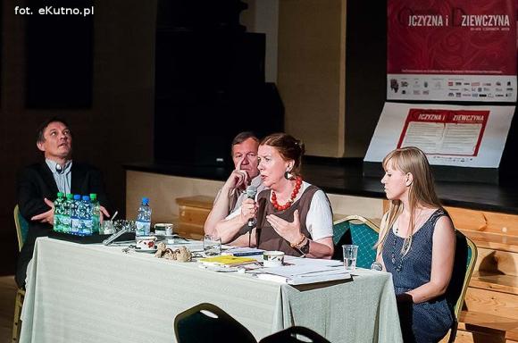 Wejdź pomiędzy - w środek - w miejsce, które czeka na wyobraźnię czytelnika