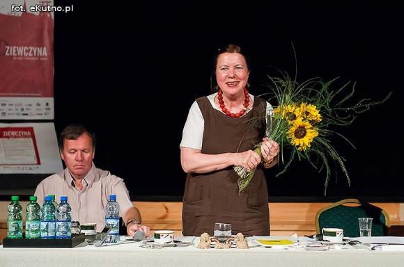 Wejdź pomiędzy - w środek - w miejsce, które czeka na wyobraźnię czytelnika