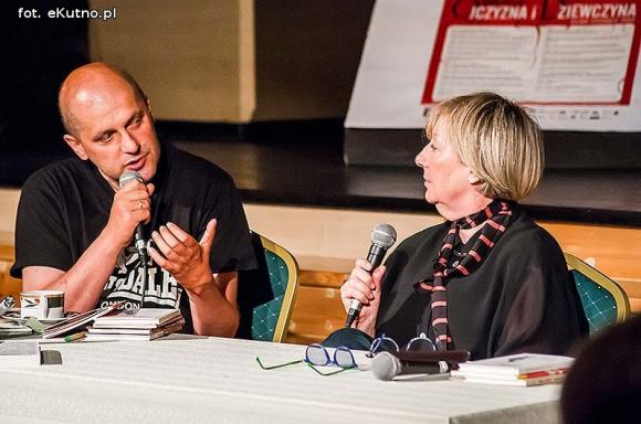 Wejdź pomiędzy - w środek - w miejsce, które czeka na wyobraźnię czytelnika