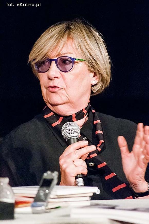 Wejdź pomiędzy - w środek - w miejsce, które czeka na wyobraźnię czytelnika