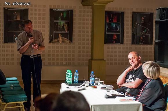 Wejdź pomiędzy - w środek - w miejsce, które czeka na wyobraźnię czytelnika