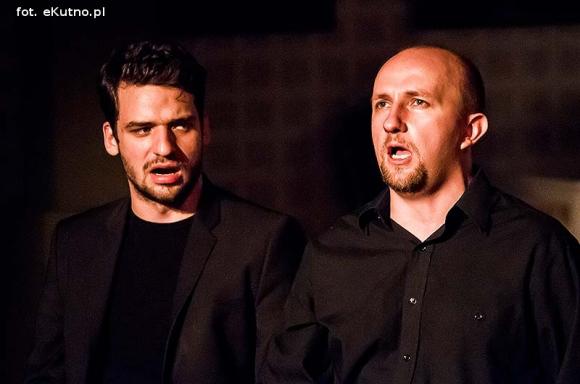 Dziewczyna i ojczyzna w pieśniach tradycyjnych i piosenkach barda poligloty