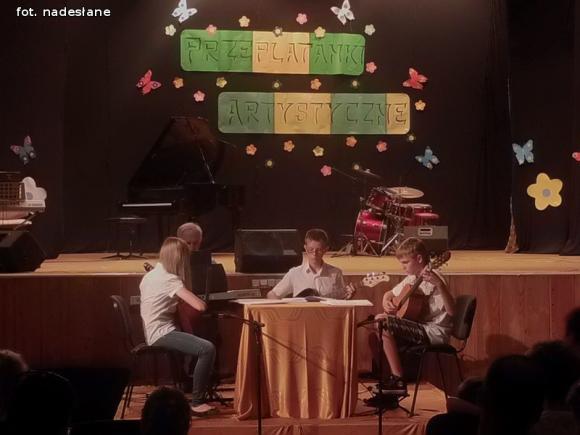 Przeplatanki artystyczne młodzieży z Żychlińskiego Domu Kultury