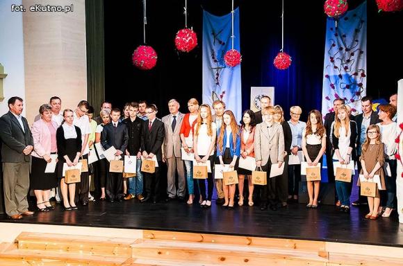 Najzdolniejsi uczniowie szkół podstawowych i gimnazjów uhonorowani