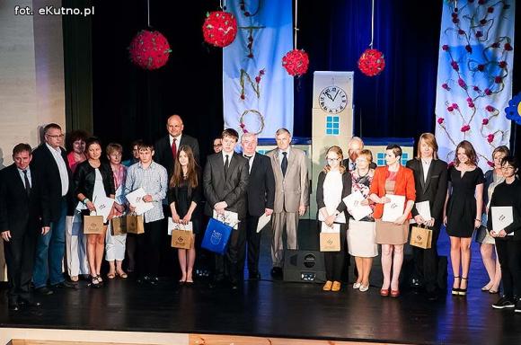 Najzdolniejsi uczniowie szkół podstawowych i gimnazjów uhonorowani