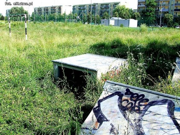 Czytelnicy pytają: Czy ktoś pamięta przedwyborcze obietnice? Co tu powstanie?