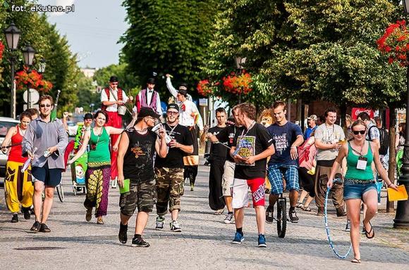 Ogniu krocz ze mną. Parada Fireproof