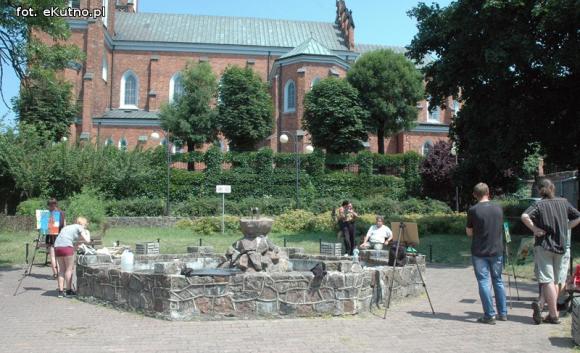 Pejzaże i budynki. Twórczość kutnian na malarskich warsztatach w centrum miasta