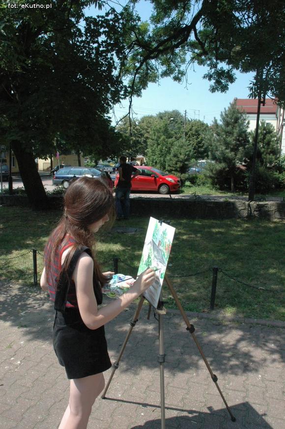 Pejzaże i budynki. Twórczość kutnian na malarskich warsztatach w centrum miasta