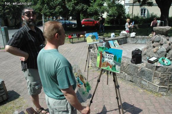 Pejzaże i budynki. Twórczość kutnian na malarskich warsztatach w centrum miasta