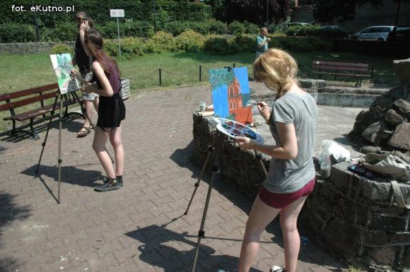 Pejzaże i budynki. Twórczość kutnian na malarskich warsztatach w centrum miasta