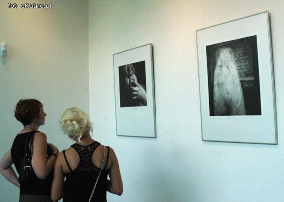 Klaustrofobia niszczejącego miejsca. Emocje i uczucia w fotografii Wilhelma Makkinka