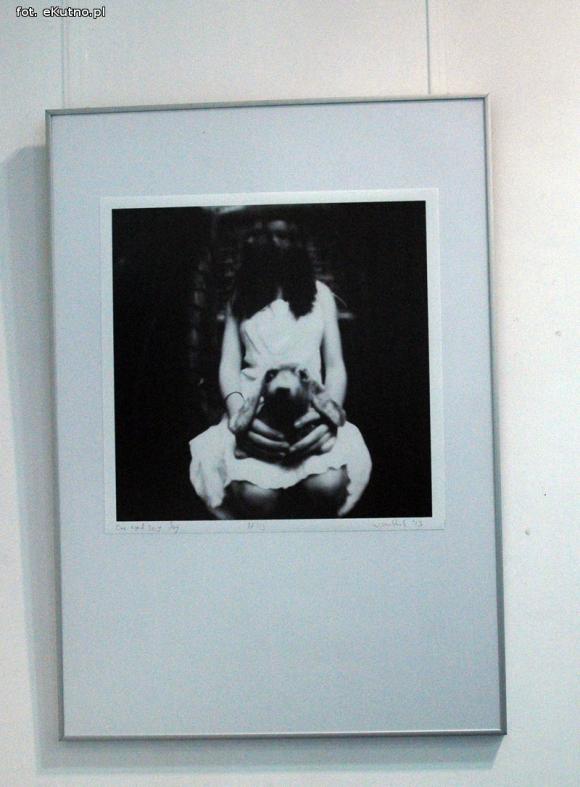 Klaustrofobia niszczejącego miejsca. Emocje i uczucia w fotografii Wilhelma Makkinka