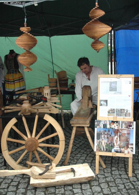 Ludowe rzemiosła wiecznie żywe. Zapraszamy przed muzeum