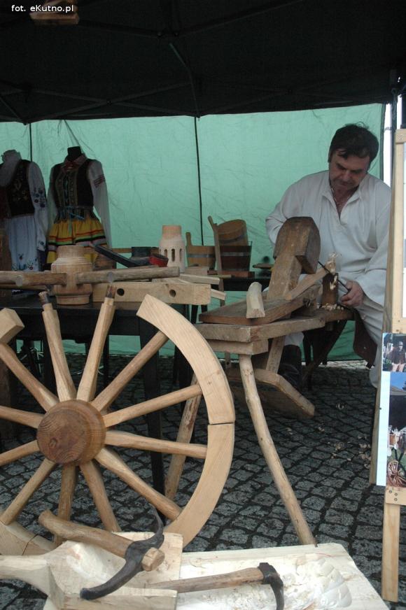 Ludowe rzemiosła wiecznie żywe. Zapraszamy przed muzeum