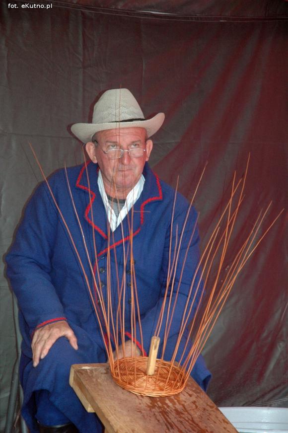 Ludowe rzemiosła wiecznie żywe. Zapraszamy przed muzeum