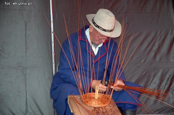 Ludowe rzemiosła wiecznie żywe. Zapraszamy przed muzeum