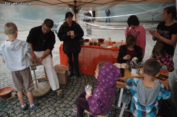Ludowe rzemiosła wiecznie żywe. Zapraszamy przed muzeum