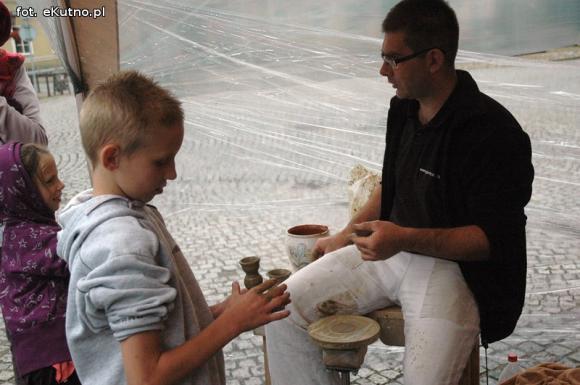 Ludowe rzemiosła wiecznie żywe. Zapraszamy przed muzeum