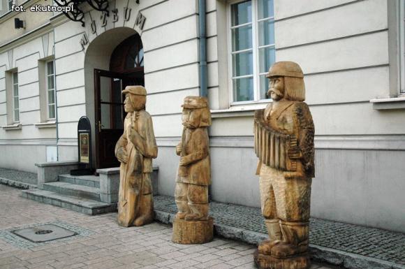 Ludowe rzemiosła wiecznie żywe. Zapraszamy przed muzeum