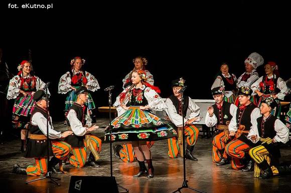 Kapela rżnęła obertasy  na weselu Boryny, a kutnianie świetnie się bawili