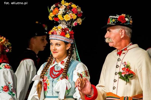 Kapela rżnęła obertasy  na weselu Boryny, a kutnianie świetnie się bawili