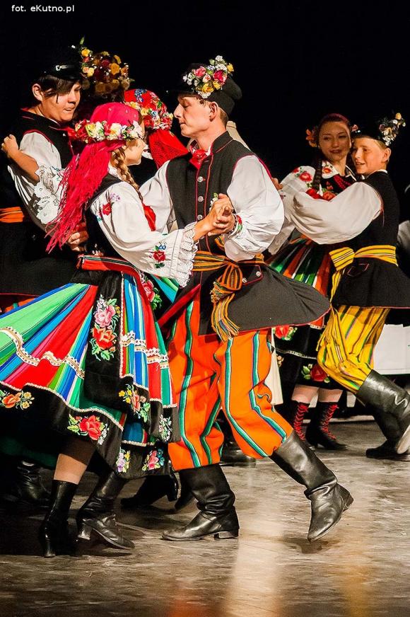 Kapela rżnęła obertasy  na weselu Boryny, a kutnianie świetnie się bawili