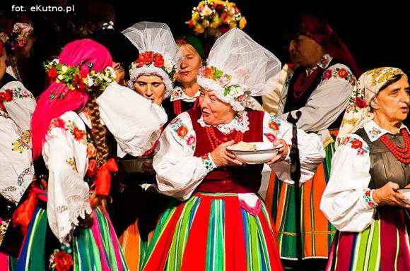 Kapela rżnęła obertasy  na weselu Boryny, a kutnianie świetnie się bawili